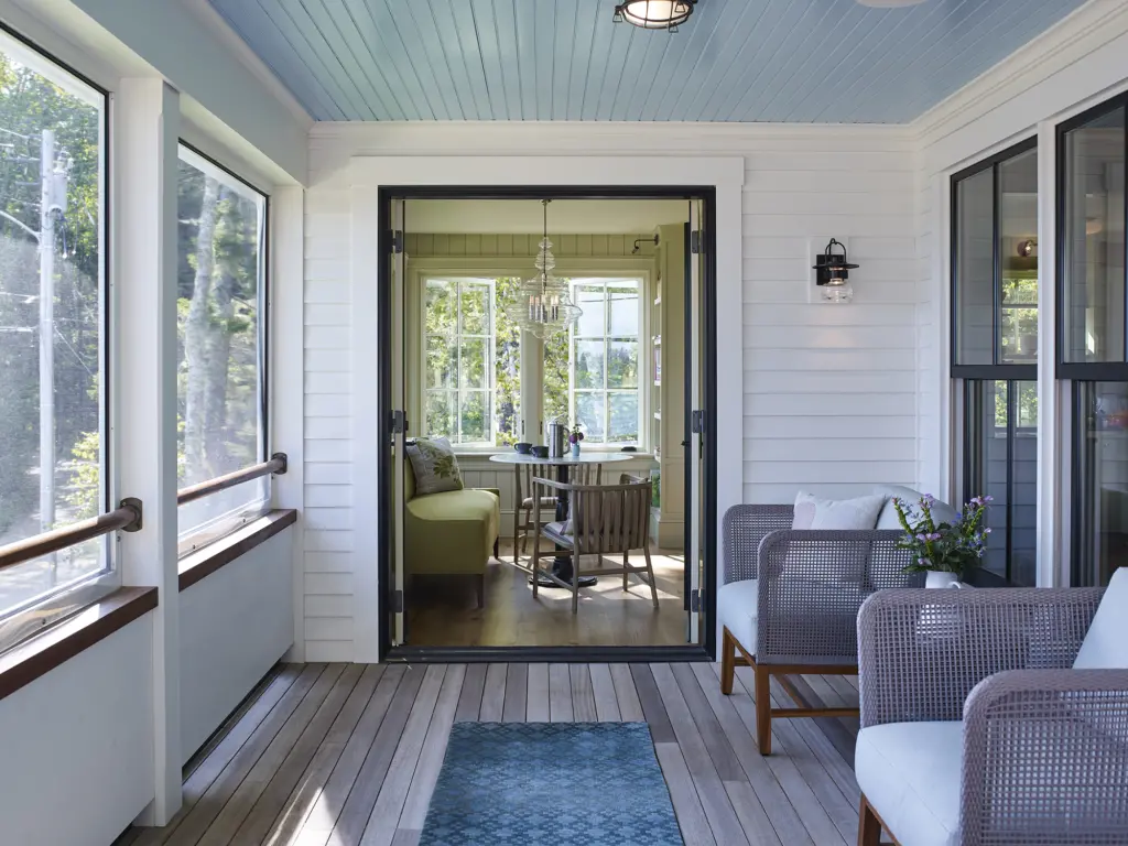 Screened in porch and cozy breakfast nook at Capitol Island