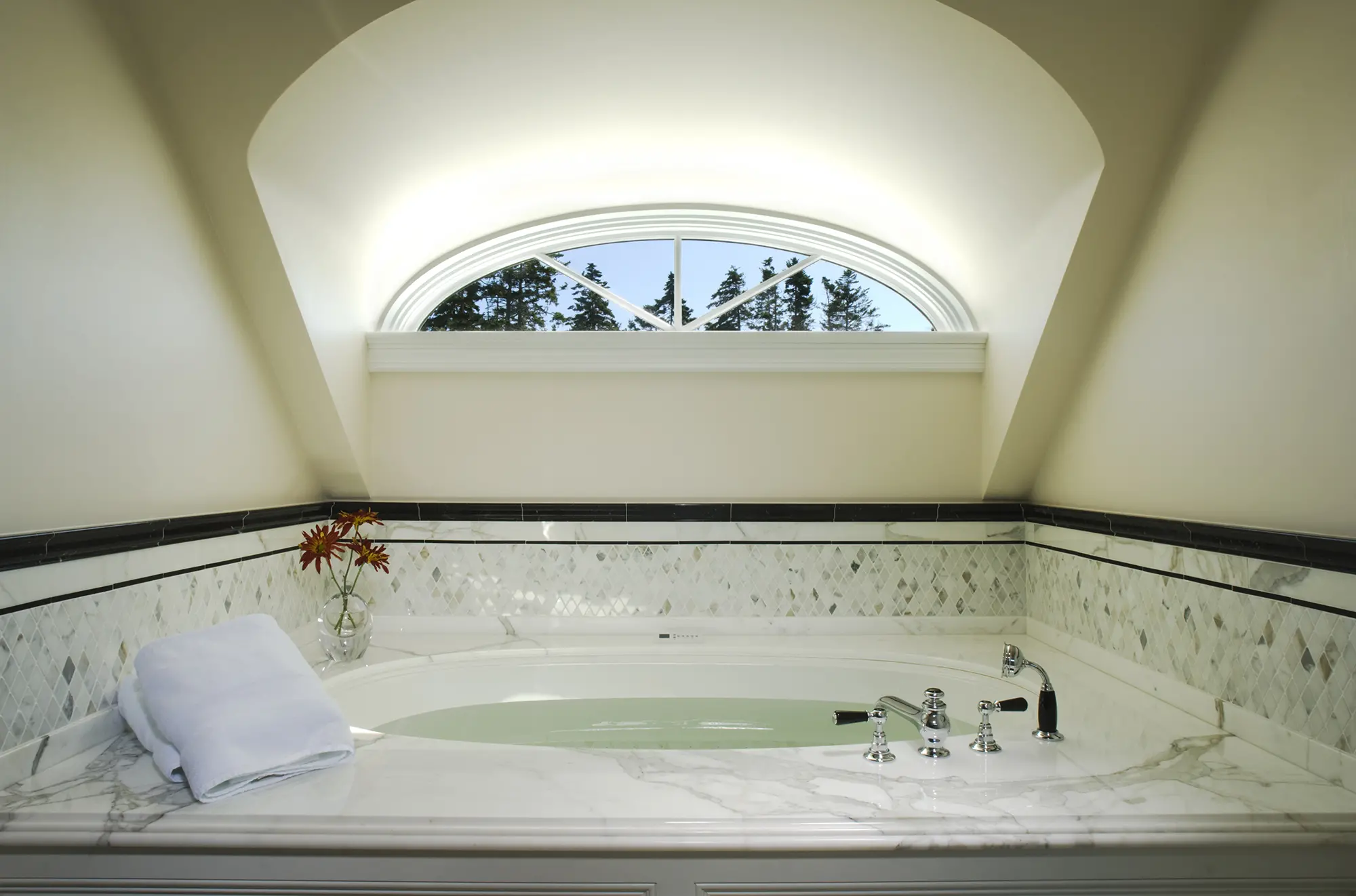 Tub with tile detailing and semicircle window