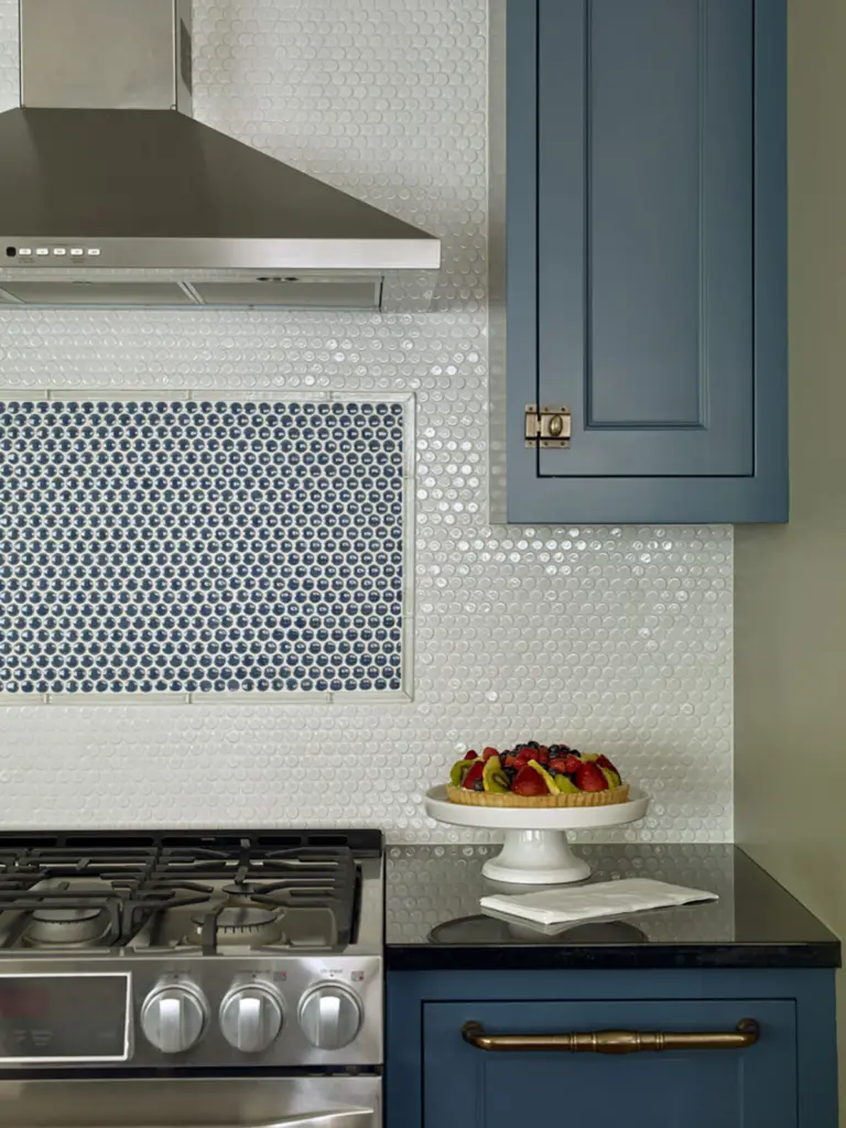 Round tiled kitchen backsplash with custom cabinetry