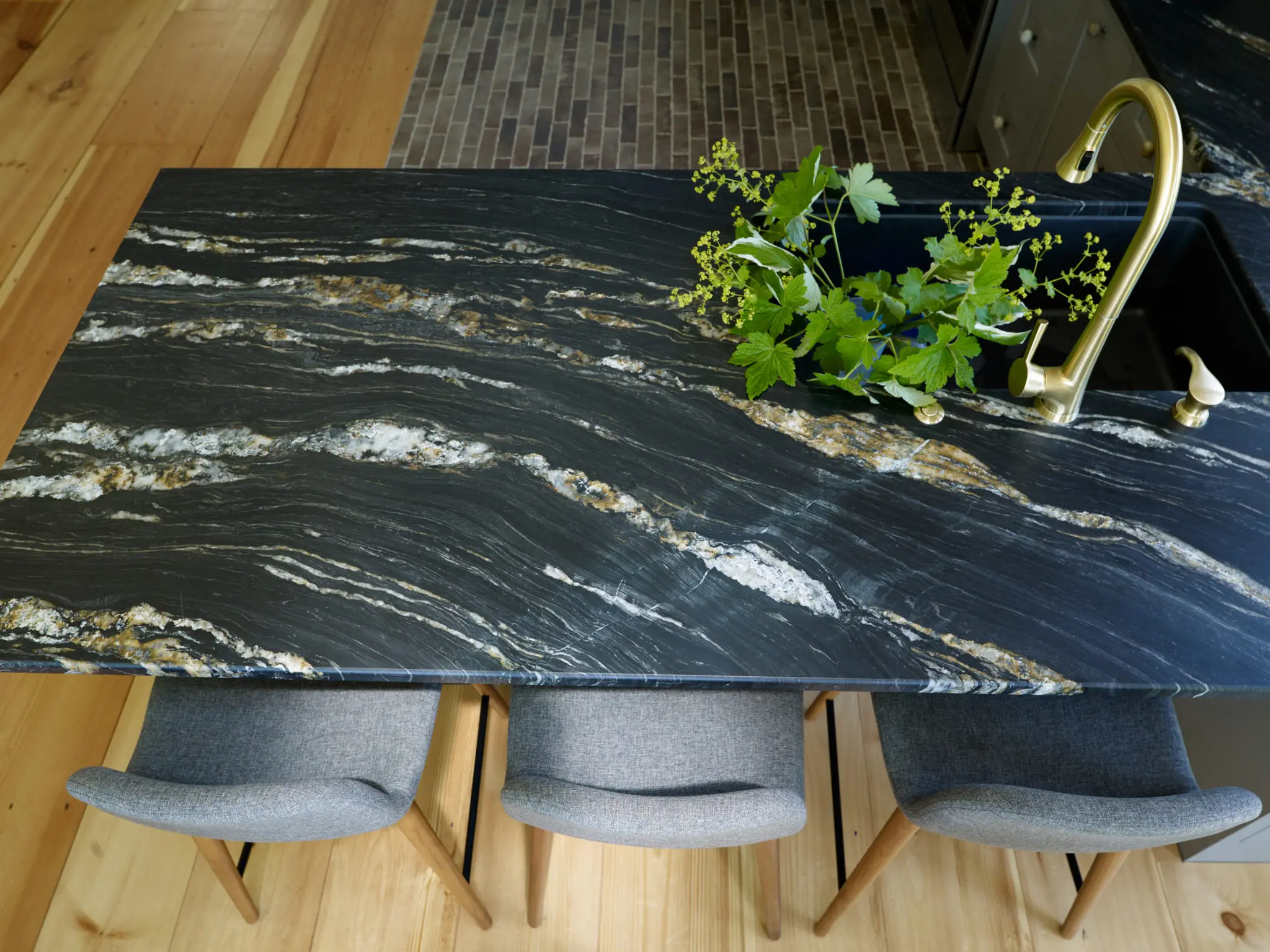 Detail of stone countertop at the peninsula featuring veining that references the rocky coast of Maine